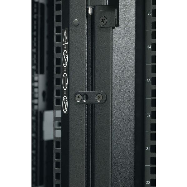 APC AR3100 NetShelter SX 42U 600mm(b) x 1070mm(d) 19" IT rack, behuizing met zijpanelen, zwart (AR3100)